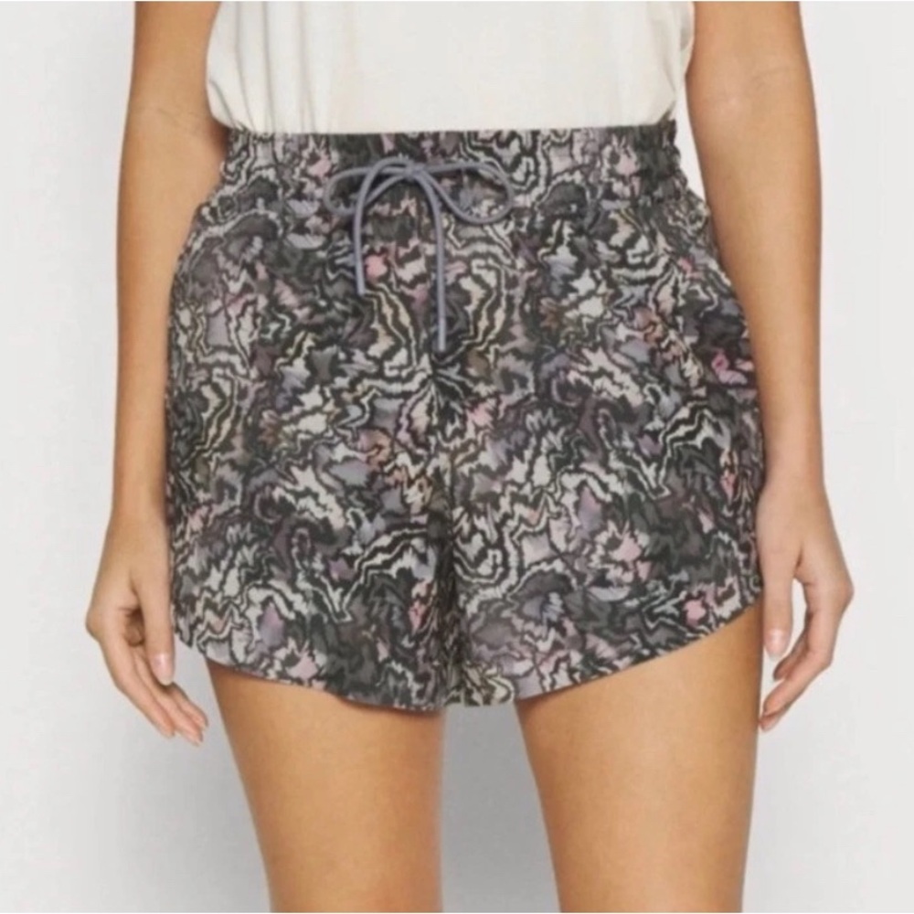 Athleta Women’s Crossroads Shorts Kinetic Abstract Print Sz XL‎